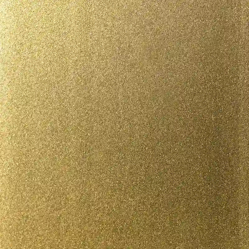 Table basse glamour mi-siècle, structure dorée et plateau en verre