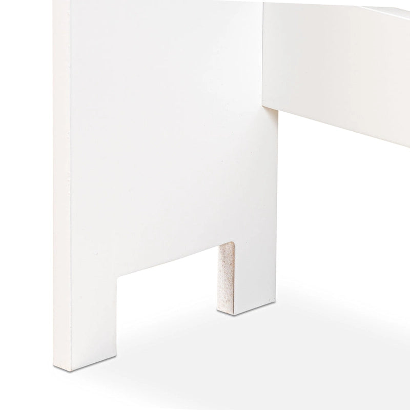 Mobile contenitore bianco da bagno sopra il WC in legno