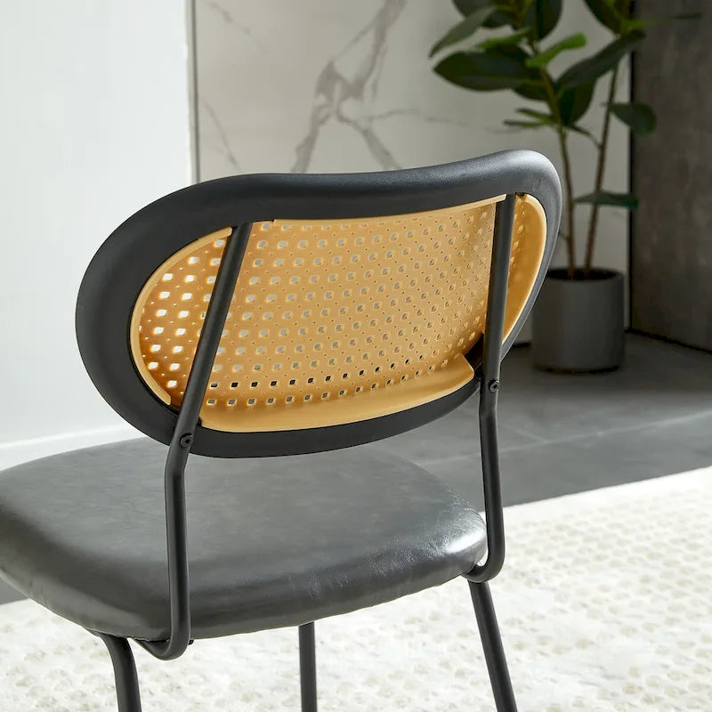 Chaise de salle à manger moderne en similicuir PU avec structure métallique et dossier en PP