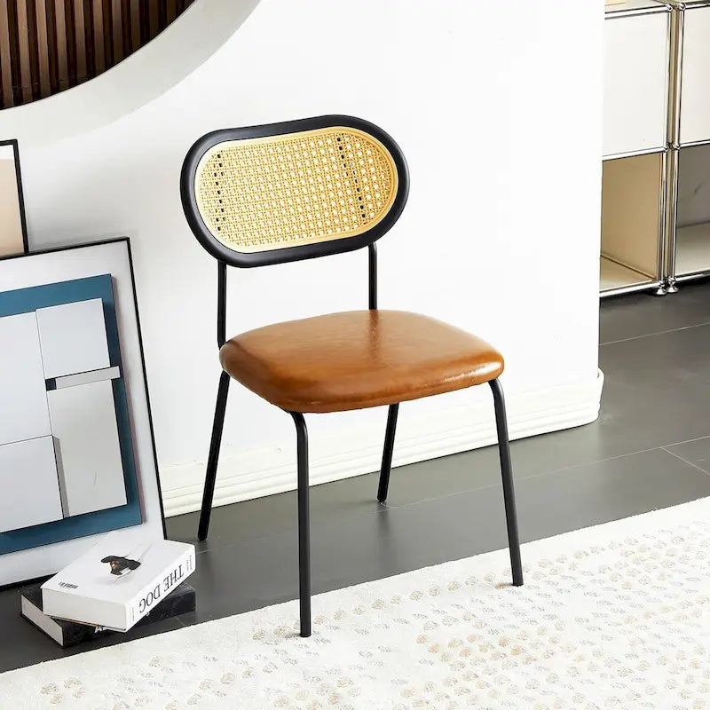Chaise de salle à manger moderne en similicuir PU avec structure métallique et dossier en PP