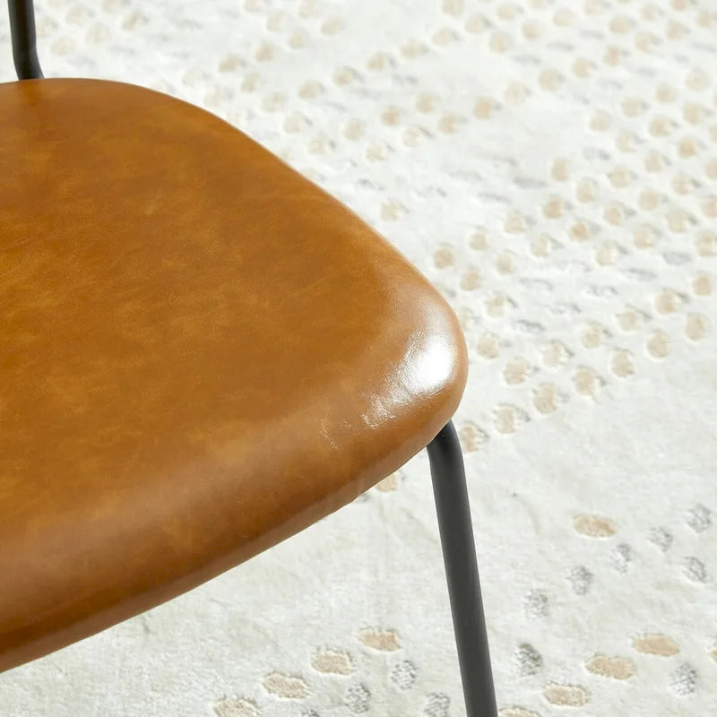 Chaise de salle à manger moderne en similicuir PU avec structure métallique et dossier en PP